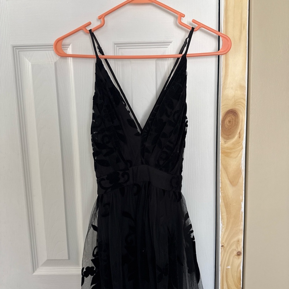Elegant Black Sleeveless Dress